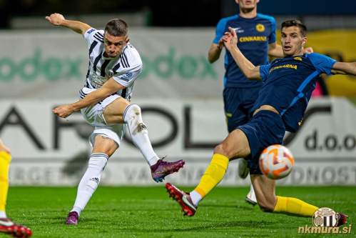 Mihael Klepač je v prvem polčasu zapravil kar nekaj lepih situacij.