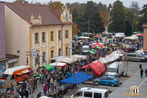 Pogled na Trezino senje. V ozadju hotel Zvezda oz. nekdanji Dobray.
