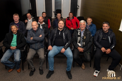 Spredaj od leve: Jože Horvat Didi, Milan Koblencer, Robert Kuzmič, Karel Glažar, Denis Rajbar. Srednja vrsta: Feri Cifer, Denis Žilavec, Zoran Cirkvenčić. Zadnja vrsta: Franjo Jandl, Vladimir Kokol, Jože Kosi, Goran Gutalj. Manjka Štefan Černjavič.