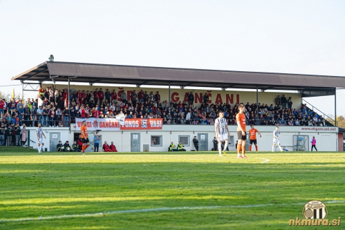 Pogled na polno tribuno športno rekreacijskega centra Gančani.
