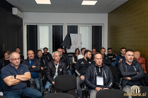 Občni zbor je potekal v press centru na stadionu Fazanerija.