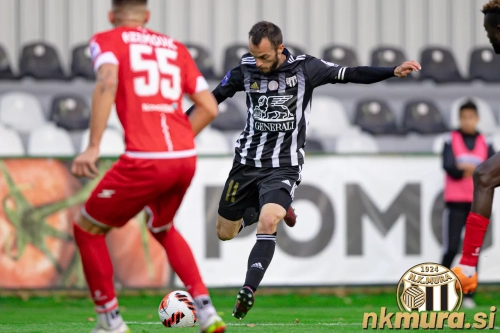 Žiga Kous na tekmi proti Aluminiju.