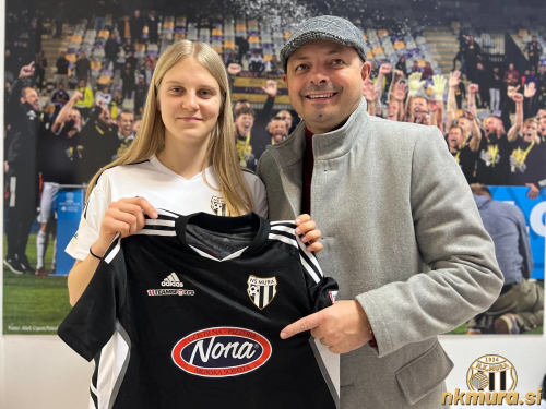 Lea Dolinar in predstavnik sponzorja Smiljan Fekonja (Gostilna-Pizzeria Nona)