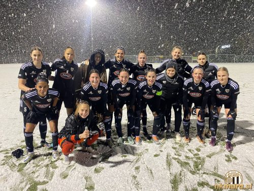 Murašice so tekmo končale v snegu. Zgornja vrsta od leve: Ines Sok, Silva Bomfim Thalita Ellen, Kaja Korošec, Evelina Kos, Lana Curman (U17), Teja Truntič (U17), Kaja Horvat, spodnja vrsta: De Jesus Matos Josilene, Iva Kocijan, Tija Šoštarič Karič, Anja Eferl, Lucija Kos, Lara Klopčič, Neža Hrga (U17) in Lea Dolinar.