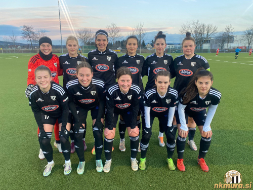 Zgornja vrsta od leve: vratarka Iva Kocijan, Lea Dolinar, Evelina Kos, Neli Hofman, Lucija Kos , Špela Rozmarič. Spodnaj vrsta: Živa Rakovec, Anja Eferl, Tija Šoštarič Karič, Kaja Horvat, Margita Vasović.