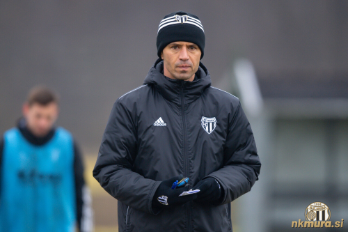 Dejan Grabić prvič v vlogi glavnega trenerja Mure. Trening v Renkovcih, 1. marca 2023.