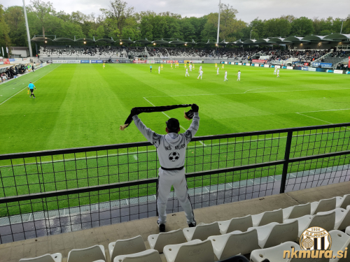 Navijač na severni tribuni.