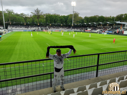 Navijač na severni tribuni.