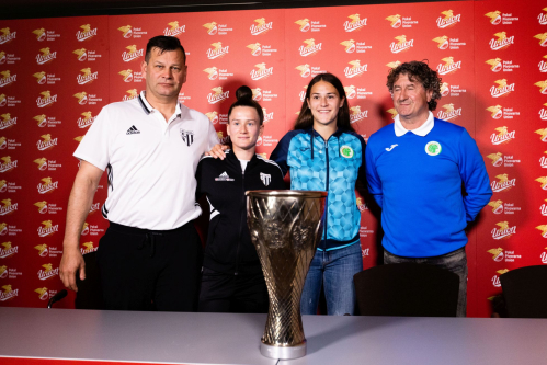 Akterji finala. Od leve: Robert Berendijaš (začasni trener Mure), Špela Kolbl, Ana Milović in Zlatko Gabor (trener Olimpije).