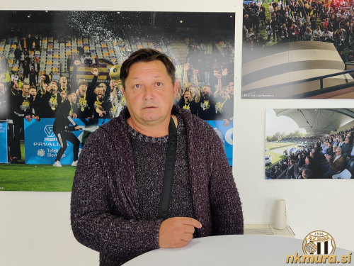 Adamo Baranja v klubskih prostorih.