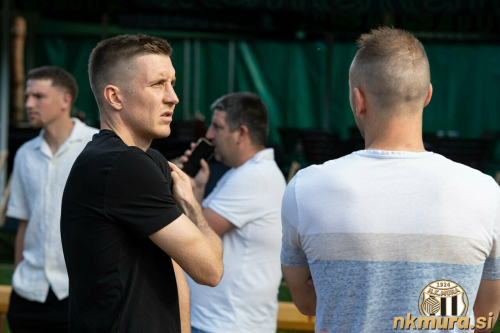 Gaber Dobrovoljc in Matic Maruško v pogovoru.