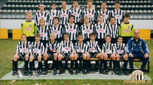Murina selekcija U14 leta 2002. Gregor Balažic stoji v zadnji vrsti  peti z leve.