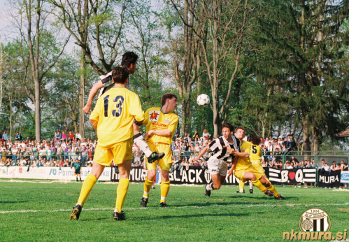Prekmurski derbi med Muro in Beltinci, ki je bil odigran 28. aprila 1996.