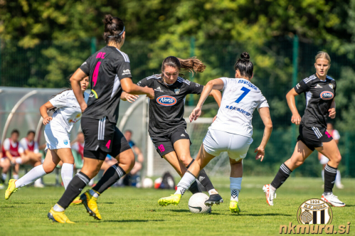 Od leve: Evelina Kos, Nikolina Plavšić, Priscila Edite Silva in Lea Dolinar.