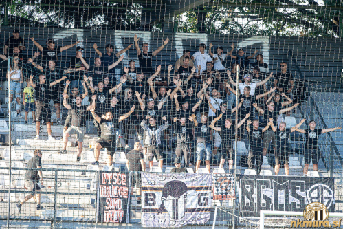 Nišče drujgi samo tij. Navijaška skupina Black Gringos.