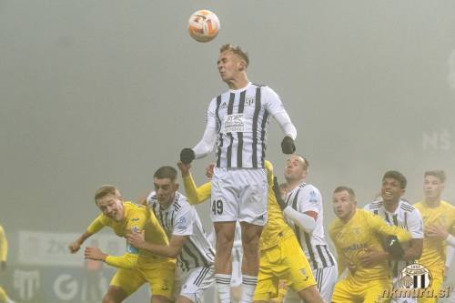 "Nebeški" skok Timoteja Brkića na tekmi Mura : Domžale (10. december 2023).