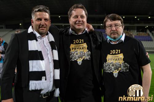 Tvorci največjih Murinih uspehov. Od leve: Denis Rajbar, Robert Kuzmič in Anton Khozyainov.  Po smrti Khozyainova in odstopu Rajbarja je Kuzmič ob koncu leta 2023 ostal sam.