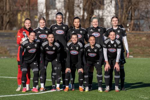 Začetna enajsterica murašic na tekmi proti NŠ Aluvar Beltinci U15. Stojijo od leve: Iva Kocijan, Lea Dolinar, Evelina Kos, Neli Hofman, Tereza Bednarova, Aleksandra Đorđević. Čepijo: Špela Kolbl, Lucija Kos, Živa Rakovec, Yana Malakhova in Neža Hrga.