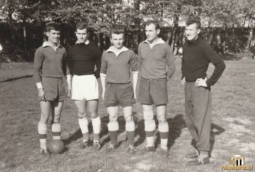 Legende Mure iz začetka šestdesetih let na enem mestu. Stojijo od leve: Stevo Perić, Vladimir Vrdjuka, Franc Maučec, Bojan Skalar in Štefan Morčič.