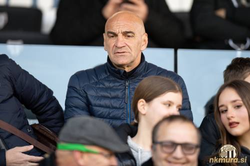 Marijan Bakula si je ogledal 89. prvenstveni prekmursko štajerski derbi. Fotografija je nastala 18. februarja 2024.