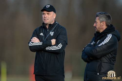 Prvi trening pod vodstvom Antona Žlogarja. Ob njem je športni direktor Robert Koren.