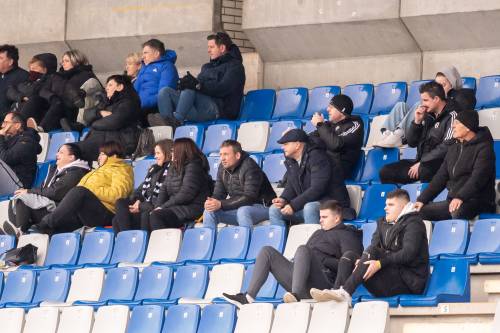 Tekmo si je na stadionu v Šiški ogledalo 200 gledalcev.