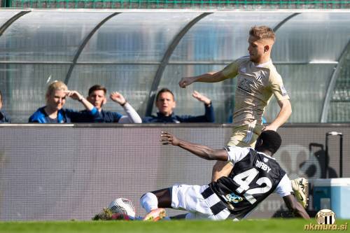 Niko Kasalo in Toura Diaby.