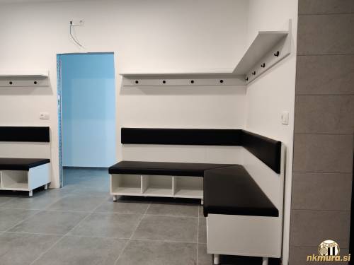 Slačilnice pod severno tribuno.