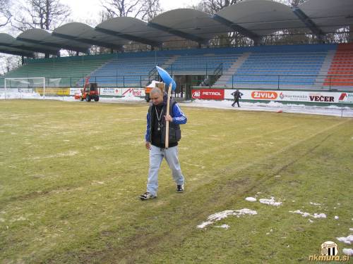 Čiščenje igrišča.