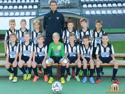 Murina selekcija U10 v sezoni 2014/15. Stojijo od leve: Vid Štefanec, Niko Graj, Niko Kasalo, Andrej Vidmar (trener), Jan Rajh, Tilen Grlec, Nejc Klemenčič. Čepijo z leve: Jakob Virag, Marck Ropoša, Nejc Slokan, Vid Šumenjak, Tine Čuk, Sergej Šnurer in Anej Šarkezi.