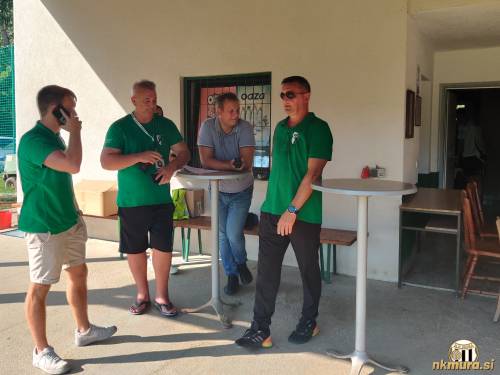 Vodstvo in strokovni štab Veržeja. Desno je trener Goran Gutalj.