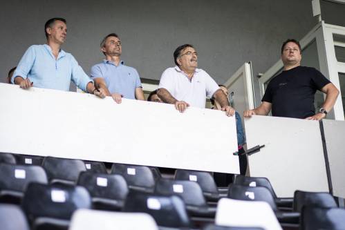 Na glavni tribuni. Aleš Kegelj, Agron Šalja, George Juncaj in Robert Kuzmič.