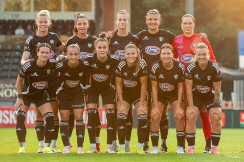 Stojijo: Vindišar, Kos L., Sivolobova, Kos E., Gavillet. Čepijo: Kolbl, Malakhova, Makovec, Rakovec, Šoštarič Karič, Vilčnik