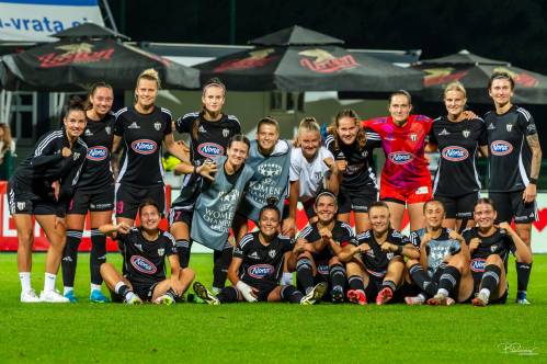 Stojijo: Kos L., Eferl, Vindišar, Sivolobova, Kolbl, Rakovec, Truntič, Cvetkovič, Gavillet, Dolinar, Kravets. Sedijo: Šoštarič Karič, Makovec, Kos E., Vilčnik, Malakhova, Hrga.