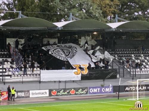 Navijaška skupina Black Gringos.
