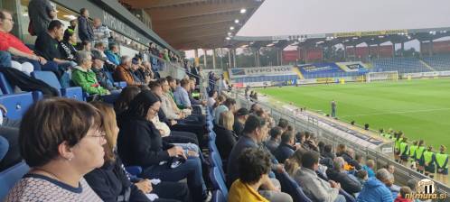 Pogled na tribune.