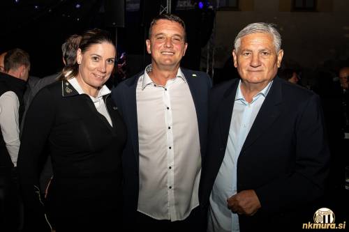 Tamara Maučec (ekonomka Mure), Goran Gutalj (nekdanji igralec in direktor Mure) in Janez Breznik (predsednik NK Beltinci).