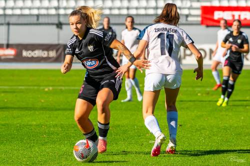 Noelle Vilčnik in Tija Zakrajšek.