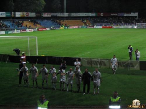 Pozdrav navijačem po koncu tekme.