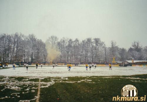 Pogled na 5. prvenstveni derbi med Potrošnikom in Muro.