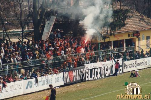 Black Gringosi na svojem mestu ob okrepčevalnici Gool.