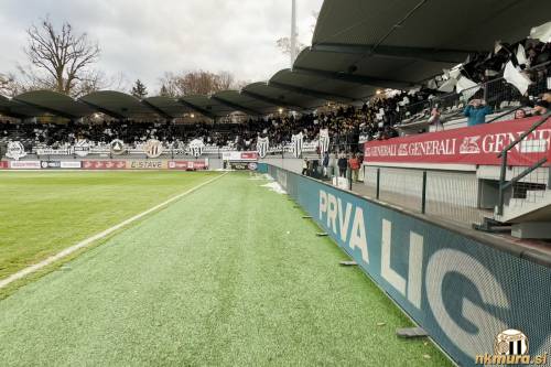 Okrnjena koreografija pred pričetkom tekme Mura : Olimpija.