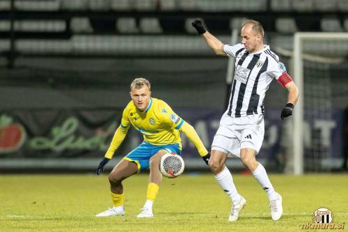 Matic Maruško na svoji zadnji tekmi v dresu Mure. Proti Kopru, 8. decembra 2024.