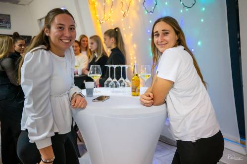 Anja Eferl in Ines Sok.