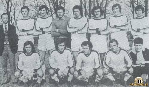 Nogometaši Mure leta 1974. Stojijo od leve: Maučec (trener), Kopač, Kukanja, Cirkvenčić, Posavec, Ilija Ivković, Škrbić, Husar. Čepijo z leve: Morec, Mörec, Turčik, Koblencer, Kranjc, Sraka.