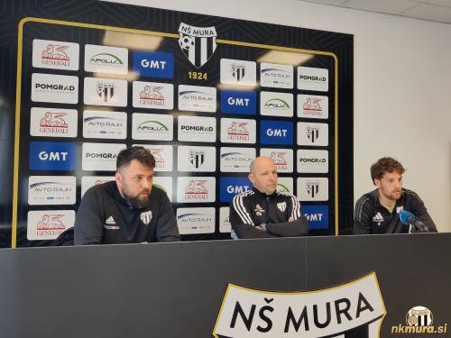 Od leve: Smiljan Kuhar (medijski predstavnik), Oskar Drobne (trener) in Kai Cipot (kapetan).