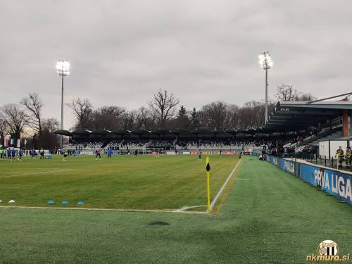 Prva liga je nazaj. Ogrevanje pred tekmo.