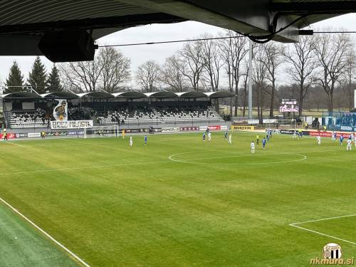 Brez milosti - pogled na severno tribuno.