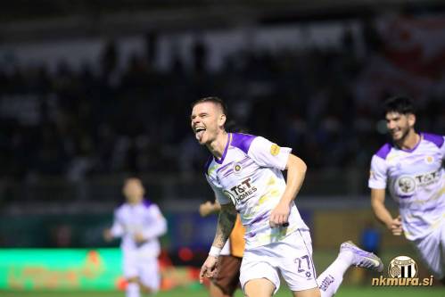 Luka slavi svoj prvenec v novem klubu Hanoi FC.