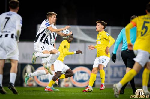 Matic Vrbanec in številka 10 Martin Pečar.